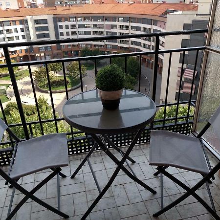 Manzanera, Junto Ayuntamiento Y Riojaforum Logroño Exterior foto